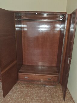 šatní skříň r.v.1947 - 4
