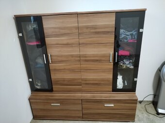 Obyvaci stena, s TV stolkem - 4