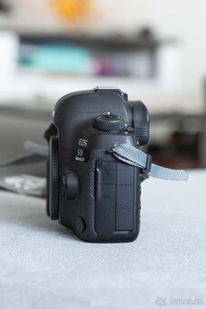 Canon EOS 5D Mark IV - 4