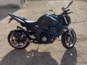 Kawasaki Z1000 - 4