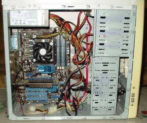 Starší plně funkční PC - 4