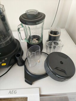 Kuchyňský multifunkční robot, mixér, strouhač, mlýnek - 4