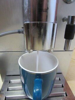 Nabízím kávovar Jura ENA 9. Plně funkční. Nejde o novou věc. - 4