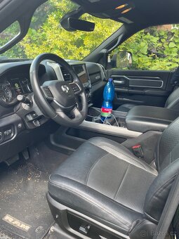 Dodge Ram 2500 - 4