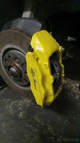 Štvorpiestové Brembo brzdiče 330mm / 305mm - 4