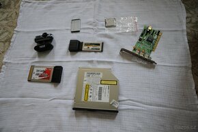 Mix kabelů, redukcí, periferií, nabíječek - starší kousky - 4