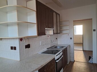 prodej panelového  bytu OV 3+1 v centru obce - 4