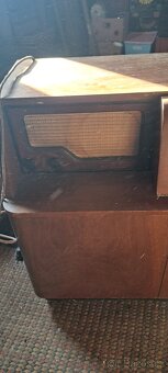 Rádio s gramofonem ve skříňce - 4