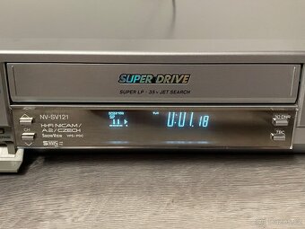 S-VHS videorekordér Panasonic NV-SV121 s TBC a 3D DNR - 4