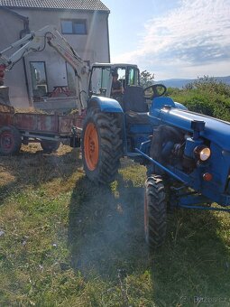 Traktor Renault - 4