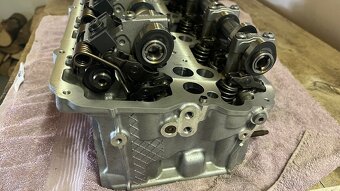 Hlavy motoru BMW N63B44 Twin Turbo - 4