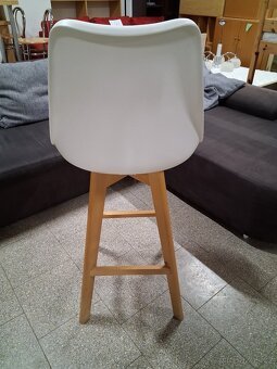 2 barové bílé židle - 4