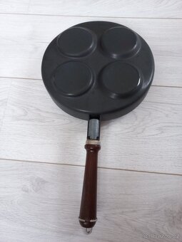 Klasický smaltovaný lívanečník modrý - 4