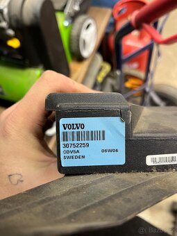 Zesilovač Volvo V70 P2 a další - 4