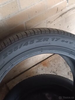 Letní pneu 235/45/17 Pirelli P Zero Rosso - 4