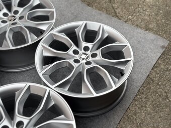 NOVE ORIGINAL SKODA VW SEAT 5X100 R18 7J ET39 - 4