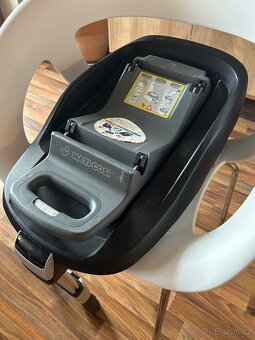 Autosedačka MaxiCosi Pearl 9-18kg + základna FamilyFix - 4