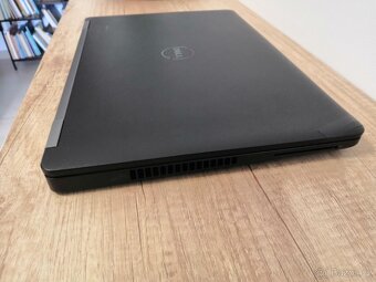 Dell 5570 i7 / 8 GB / 256 SSD / Windows 11 - 4