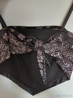 Černý šátkový crop top - 4