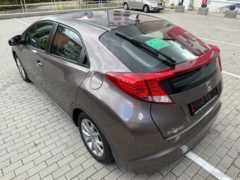 Honda Civic 1.8 i-VTEC 104 kW, jen 115.886 km, rok 2012 - 4