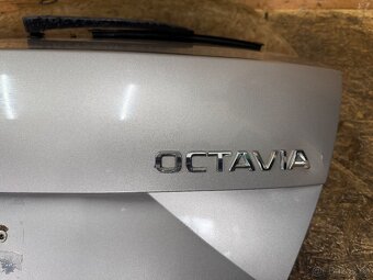 PÁTÉ DVEŘE KUFRU ŠKODA OCTAVIA 3 SEDAN LF8H-4K4K - 4