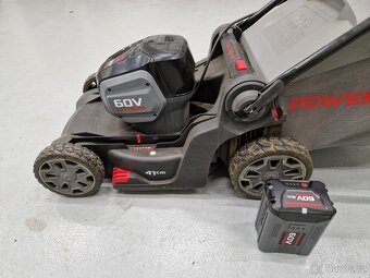 Prodám sekačku Powerworks 41cm 60V + 3x akumulátor - 4