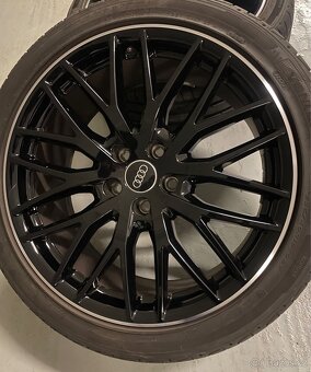 Original Audi Q2 SQ2 81a r19 235/40/19 90% - 4