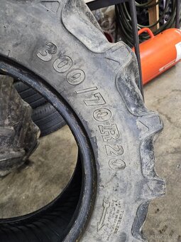 Zemědělské pneu 300/70 R20 - 4