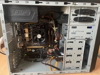 PC s monitorem - 4