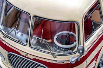 Kovový model autobusu Škoda 706 RTO Lux v měřítku 1:43 - 4