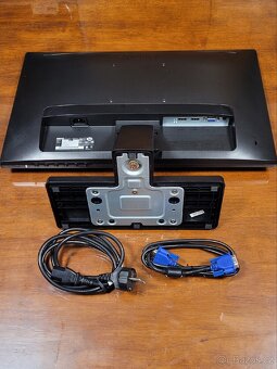 LCD displej BENQ s úhlopříčkou 21,5". - 4