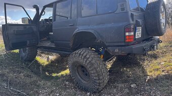 Nissan patrol y60 dily z tohoto vozu....motor uz neni - 4