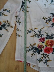 Bílá halenka s květy, dlouhý rukáv - nová, vel. M - 4