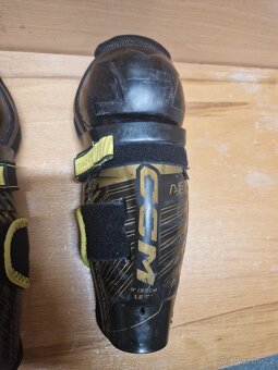CCM Shin Guards Tacks AS-V Pro Yth - 4