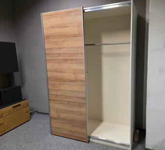 Nová zašupovací skříň 2 dveře bílohnědá - 4