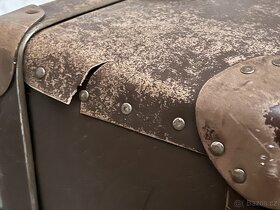 Starožitný hnědý kufr s koženými rohy značky Kazeto - 4