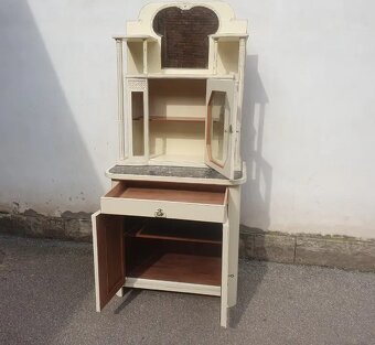 STAROŽITNÁ KREDENC PO CELKOVÉ RENOVACI - 4