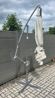 funkční konstrukci slunečníku, š. 300 cm daruji - 4