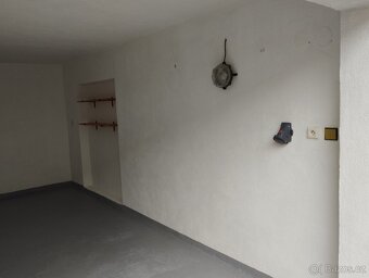 Pronájem garáže v Třebíči u čerpací stanice Shell - 4