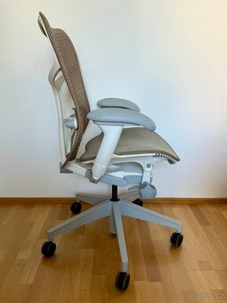 Kancelářská židle Herman Miller Mirra 2 - 4