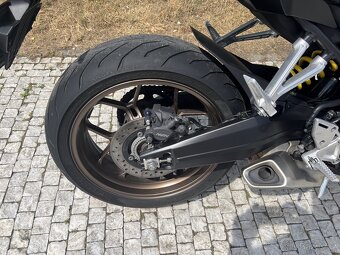 Honda CB650R - 4
