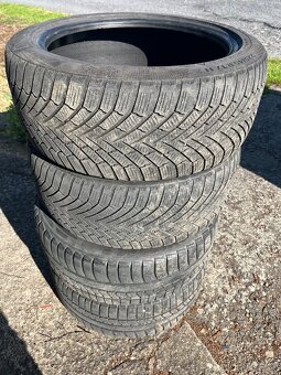 Pneu 225/45/17, R17, 4mm - 4