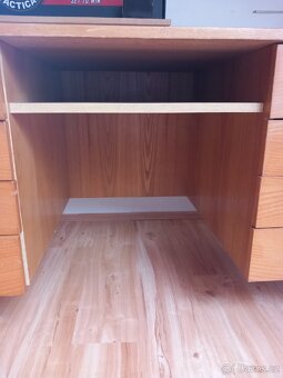 Pevný dřevěný stůl - 4