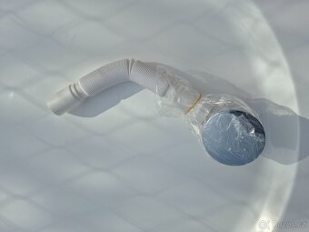 Prodám ¼ kruhovou sprchovou vaničku 90 x 90 x 12 cm - 4