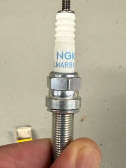 Svíčka NGK LMAR8A-9 - Honda SH, Forza - 4