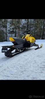 Dětský sněžný skútr Skidoo MXZ 200 - 4