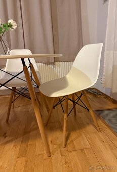 bílý jídelní stůl + 3 židle – velmi dobrý stav - 4