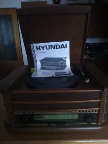Prodám retro hudební skříň. - 4