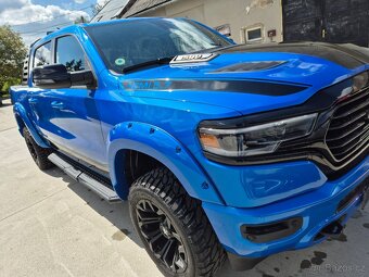 DODGE RAM 1500 5,7 HEMI BUILT TO SERVE 2023 - 4