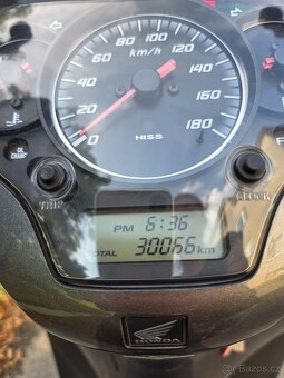 Honda SH300 - 4